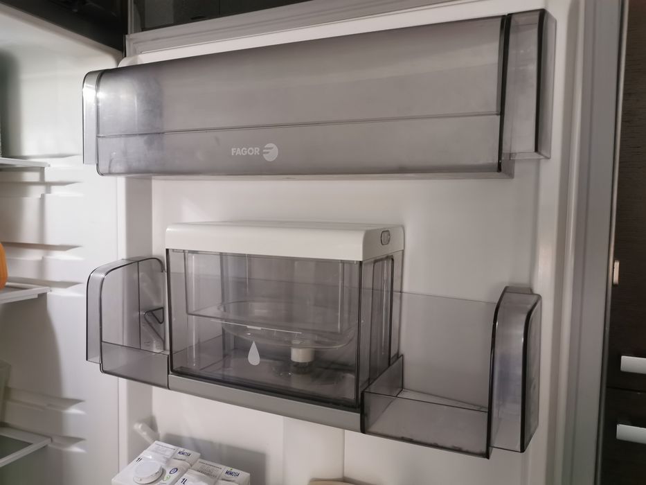 Frigorífico Grande Inox com Dispensador de Água