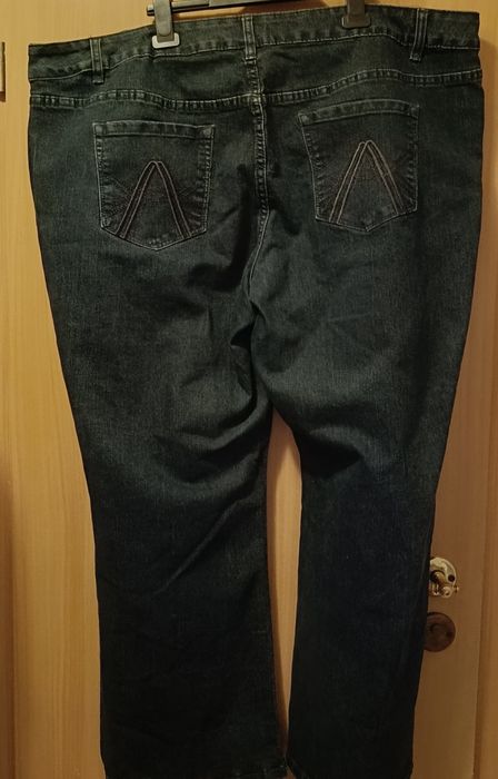 Duże spodnie jeansowe