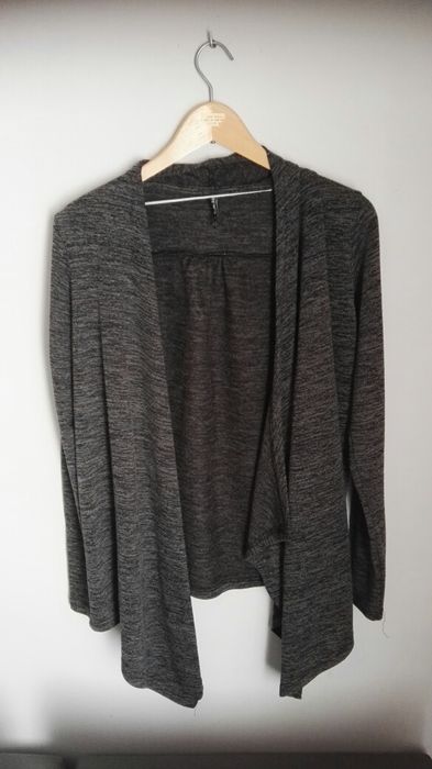 Szary kardigan, sweter