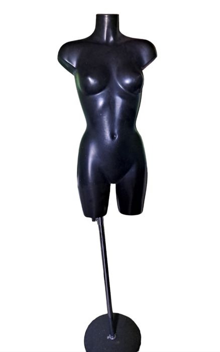 Manequim feminino preto