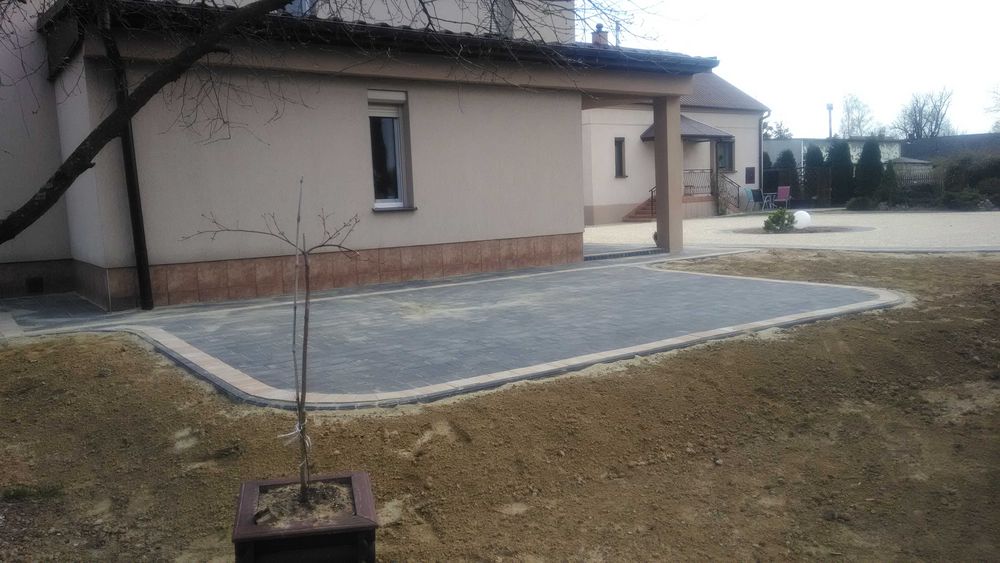 Układanie kostki brukowej , brukarstwo , minikoparka , prace ziemne