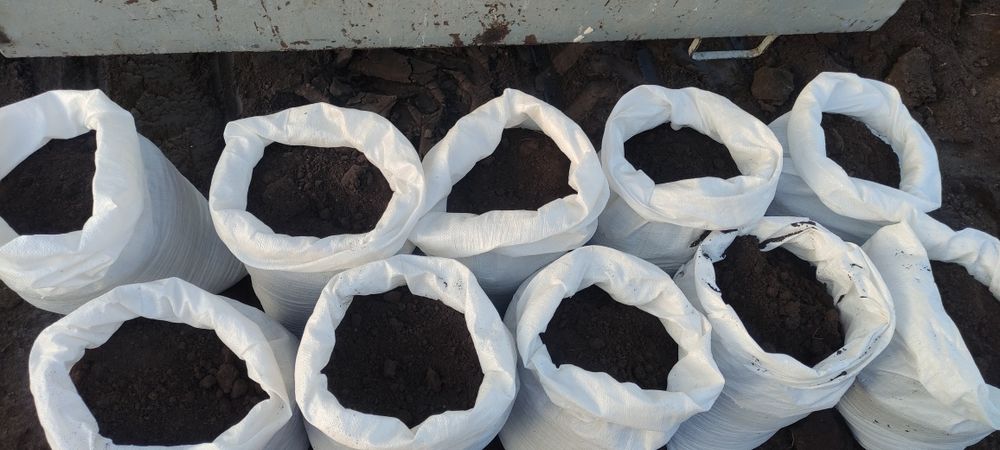 Чернозем  сыпец отличного качества в мешках ..и россыпью .