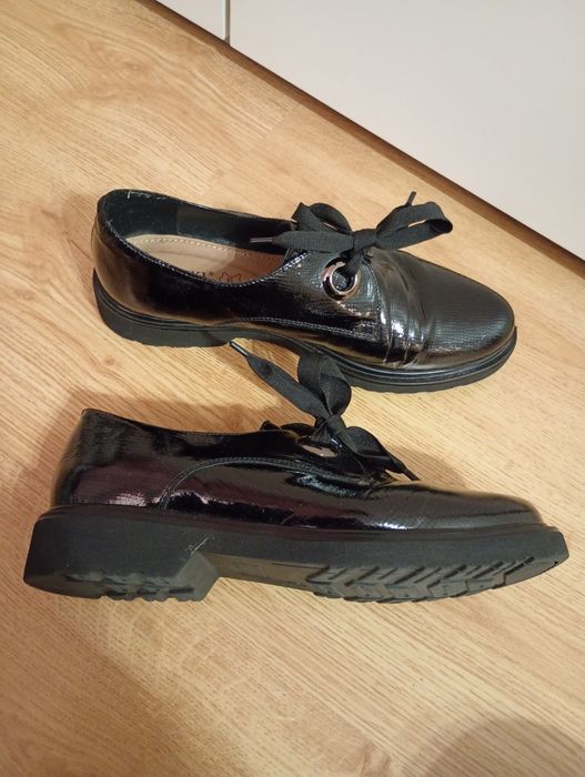 Buty 40 Lasocki lakierowane oxfordy mokasyny