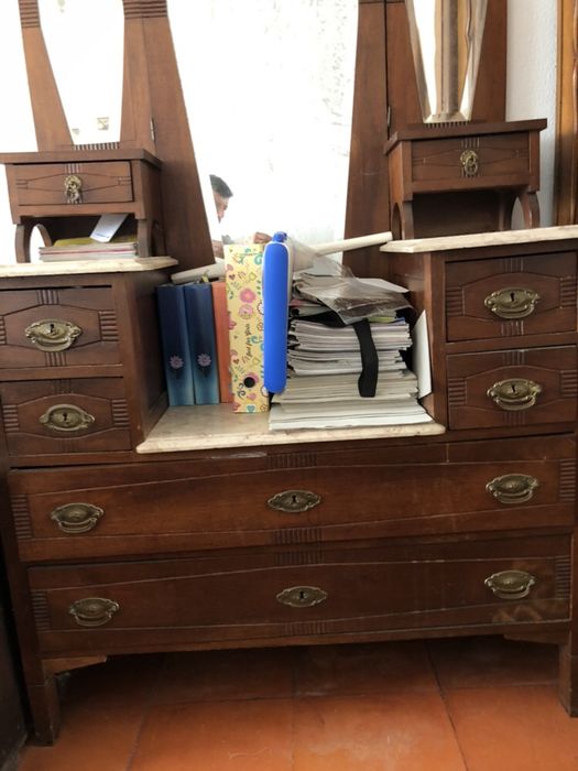 Cómoda Antiga com Pedra Lioz e Espelho