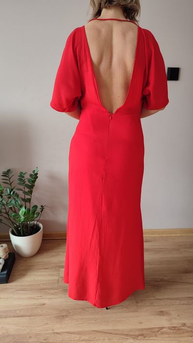 Czerwona piękna sukienka wizytowa