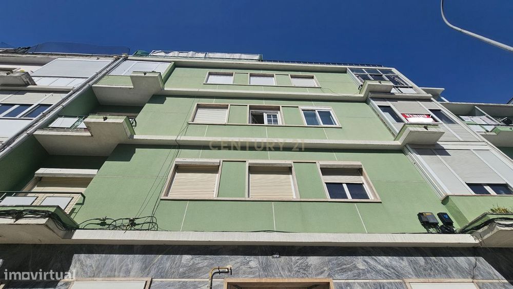 Renovated T2 Apartment, D. Nuno Álvares Pereira Avenue – Amadora