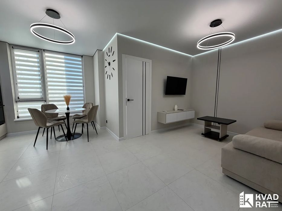 Перша здача ! 1км квартира біля ТЦ Велес