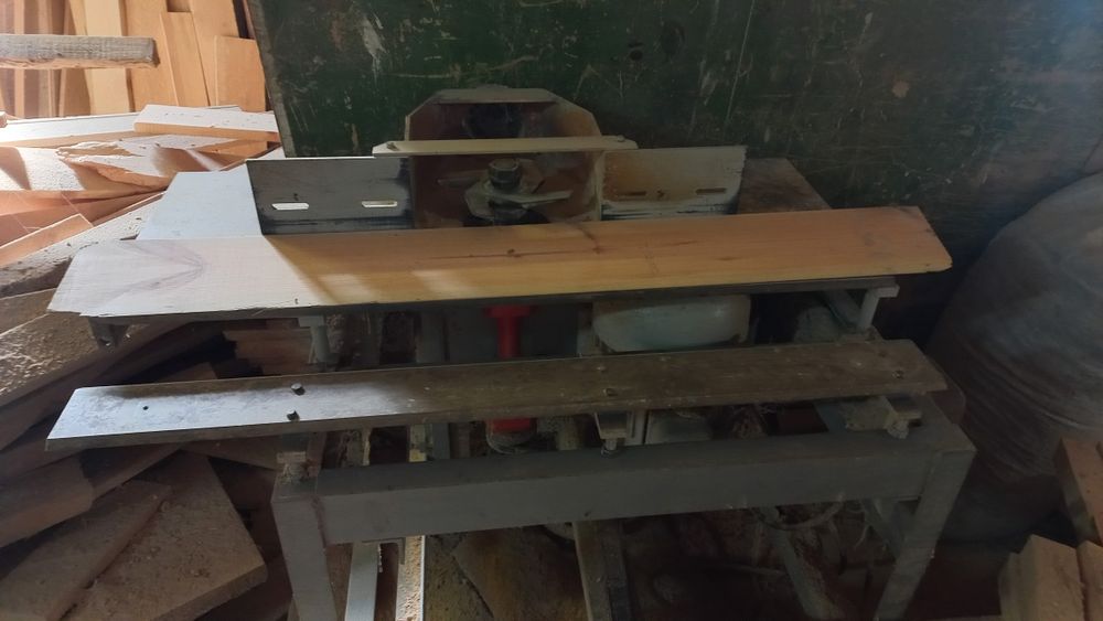 Станок вертикально-фрезерний по дереву з кареткою