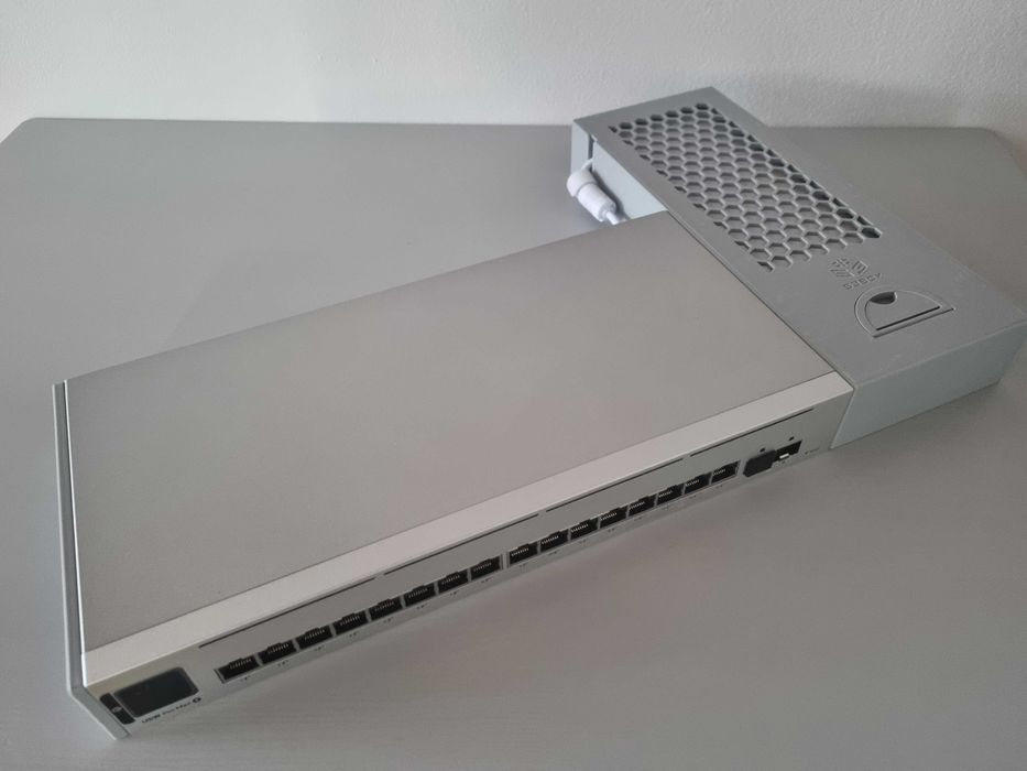 Adapter Uchwyt do UniFi Switch Pro Max 16 PoE | Dedykowany do Toolless Mini Rack
