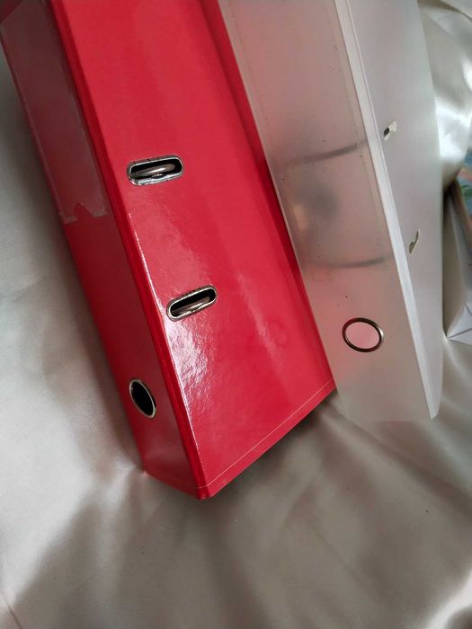 Lote de Materiais de Escritório / Escola • Dossiers / Papel / Etc.