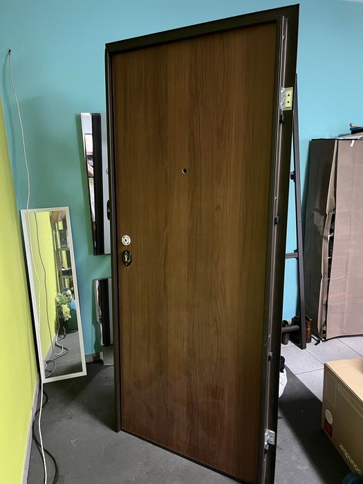 Porta de segurança mogno/branco 80x200 direita