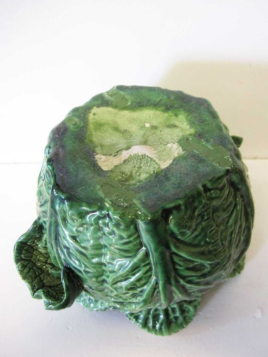 antiga terrina COUVE com concha em faiança das Caldas da Rainha