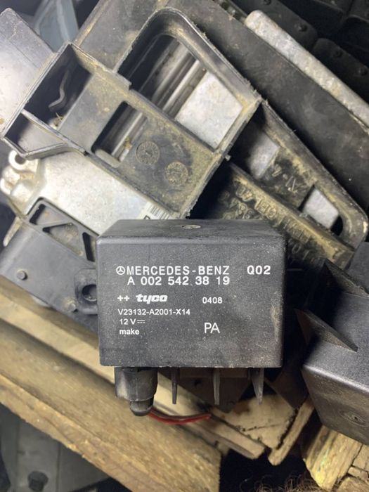 Реле свічок накалу Mercedes W211