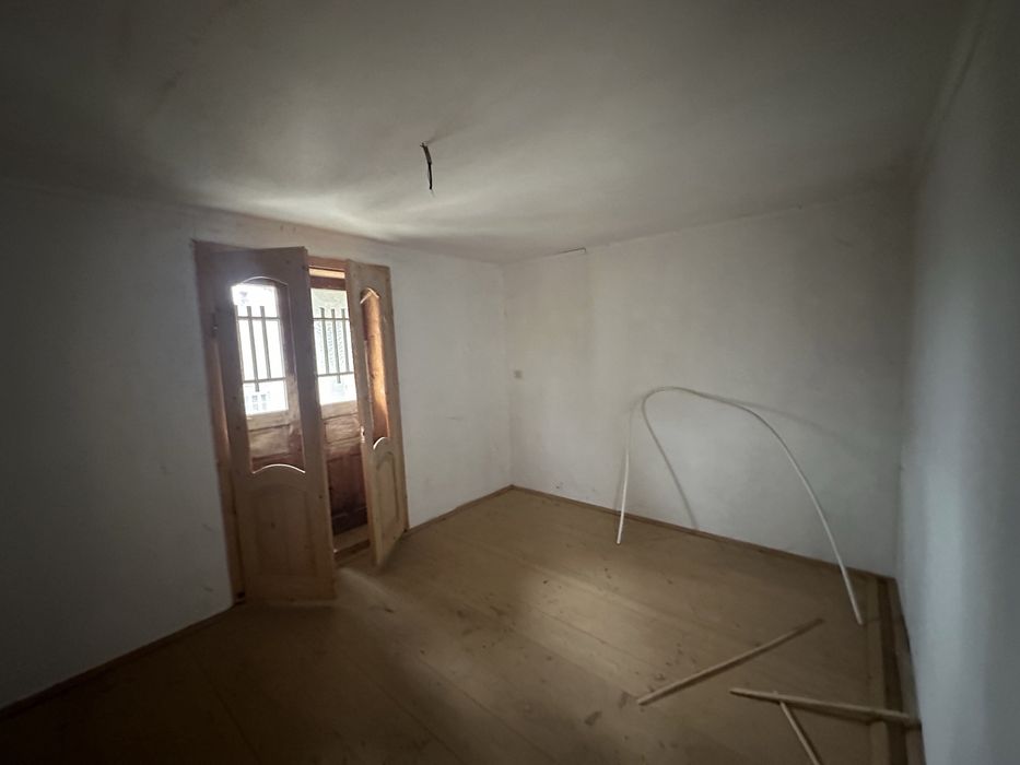 Продаж 2-поверхового будинку з гаражем  (смт. Глибока)