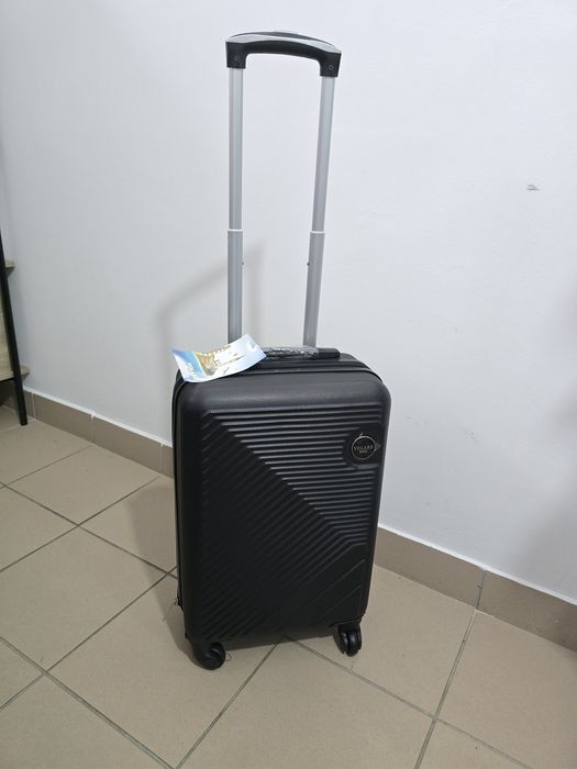 Walizka plastikowa czarna mała nowa