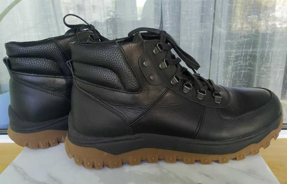 Продам зимние мужские ботинки.