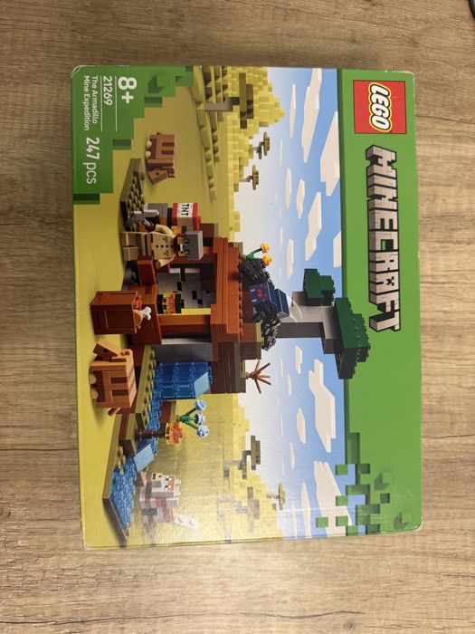 Конструктор LEGO Minecraft Шахтна експедиція «Броненосець» (21269)