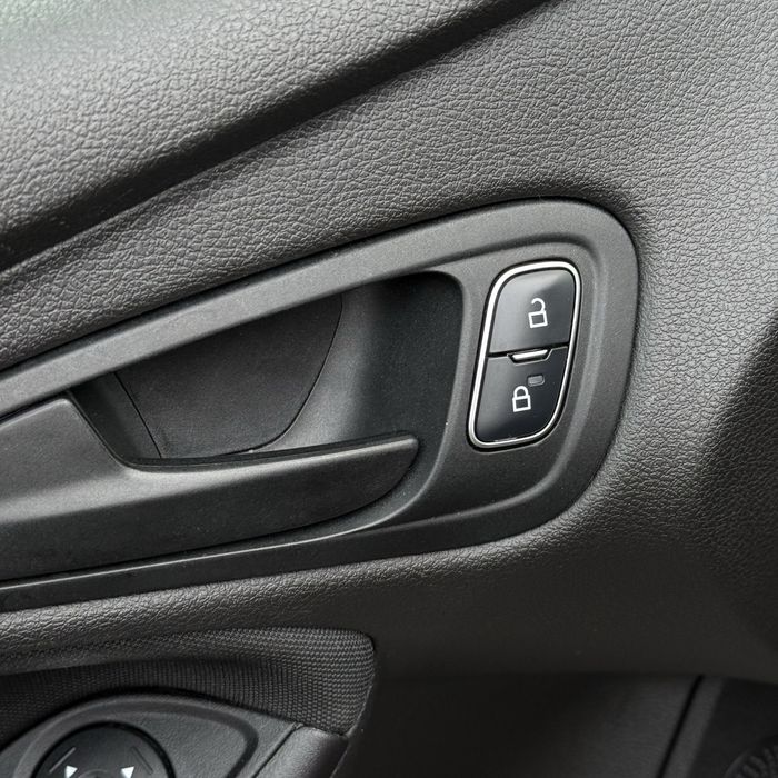 Ford Focus 2016 року, 2.0 бензин, автомат, чорний колір