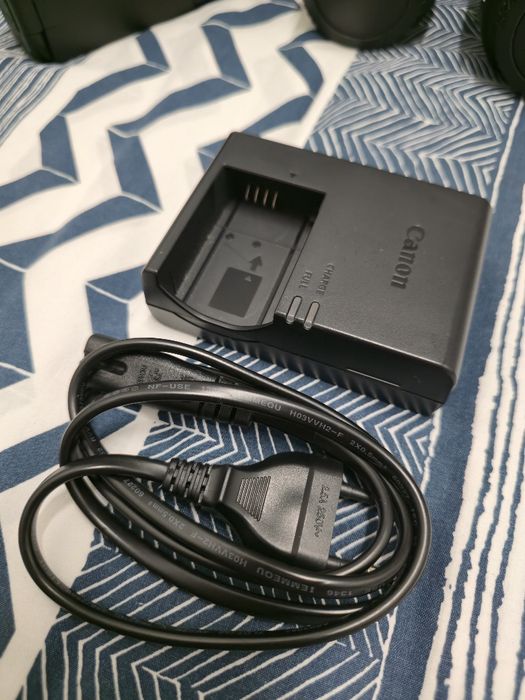 Canon 66D Completa com 2 Lentes - Excelente Estado