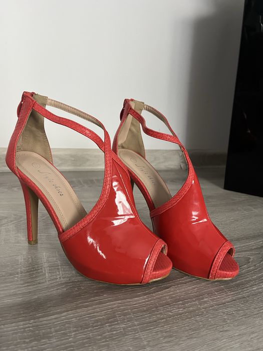 Sandałki na szpilce