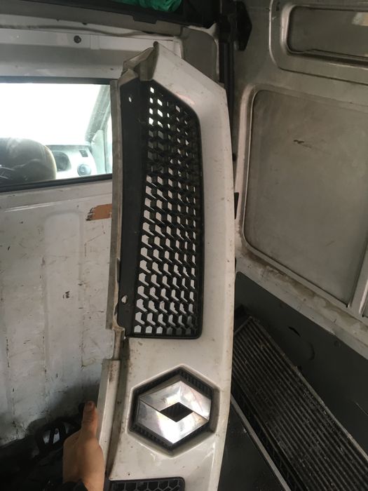 Решетка передняя рено мастер