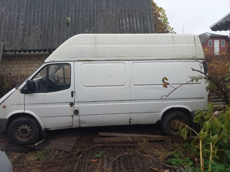 Продам автомобіль Форд транзит .