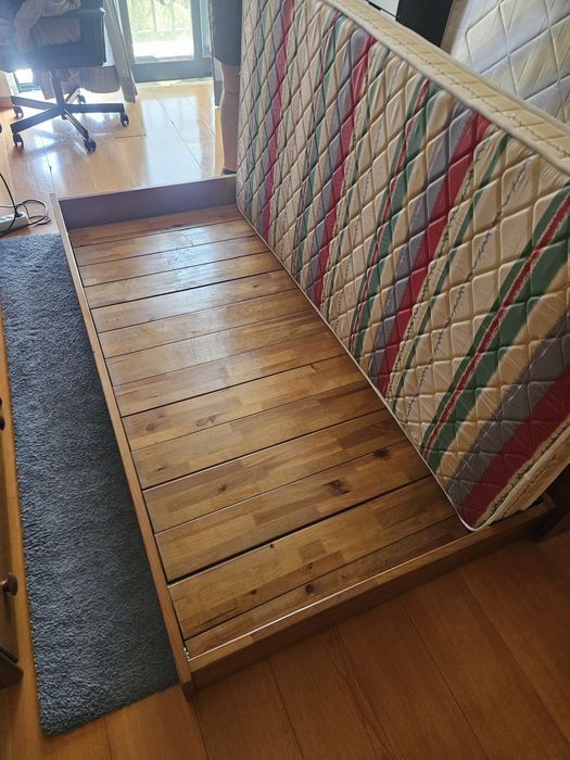 Mobília quarto madeira pinho (Marca Cerne) - Cama, estante, cómoda e secretária