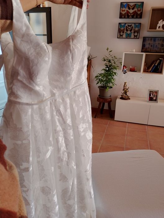 Vestido de noiva ,comprado na shein nunca foi usado  tamanho L