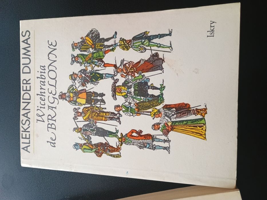 Na prezent -książka,, Wicehrabia de Bragelone " A.Dums, wyd.1990 rok.