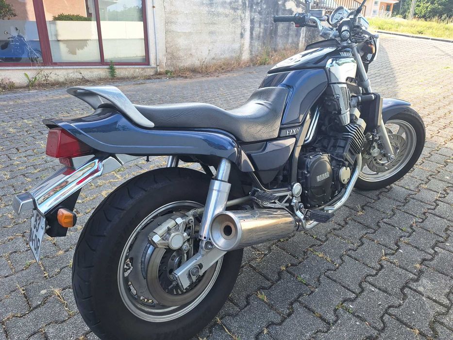 Yamaha FZX 750 Estimada. Mota muito fiável.