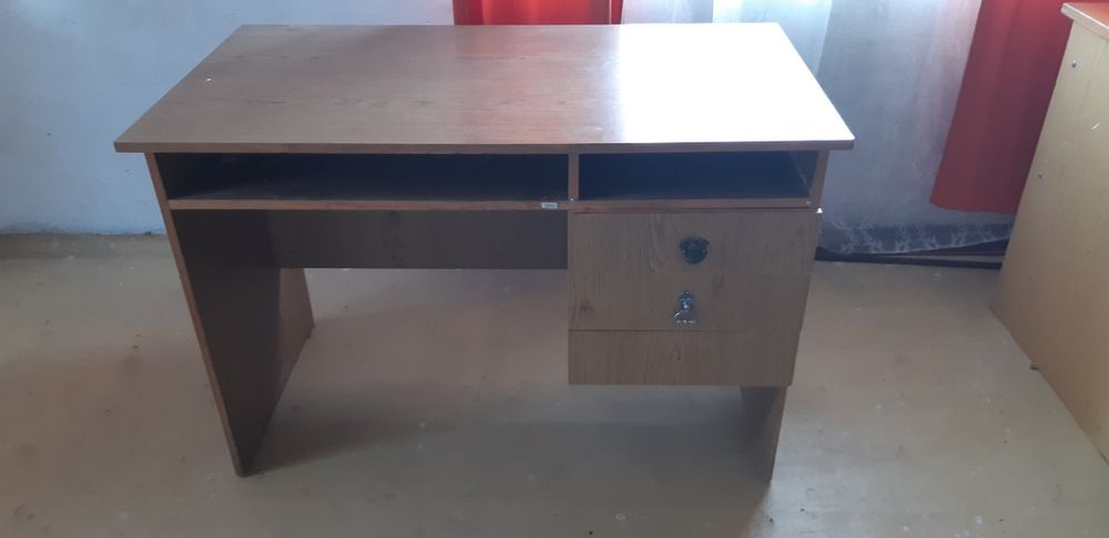 столи різних розмірів