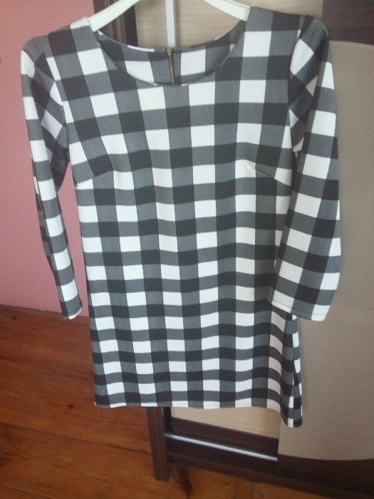 sukienka w kratkę