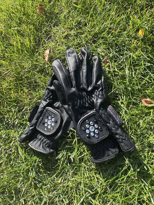 Конный спорт. Перчатки и кепка конные.