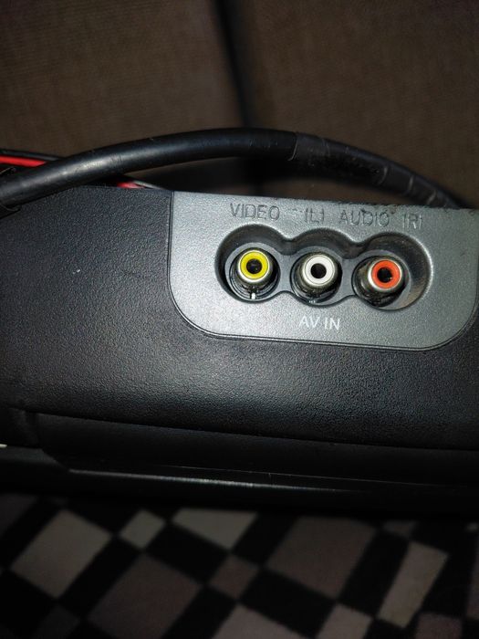 Monitor sufitowy z odtwarzaczem DVD