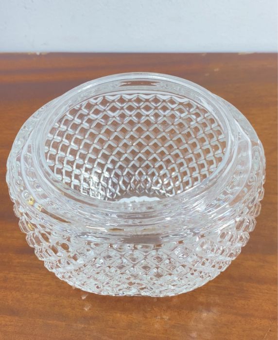 Bomboneira em vidro.