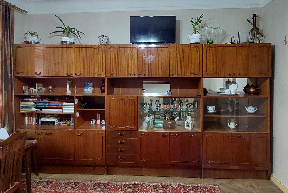 Віддам Шафу сервант та тумбу