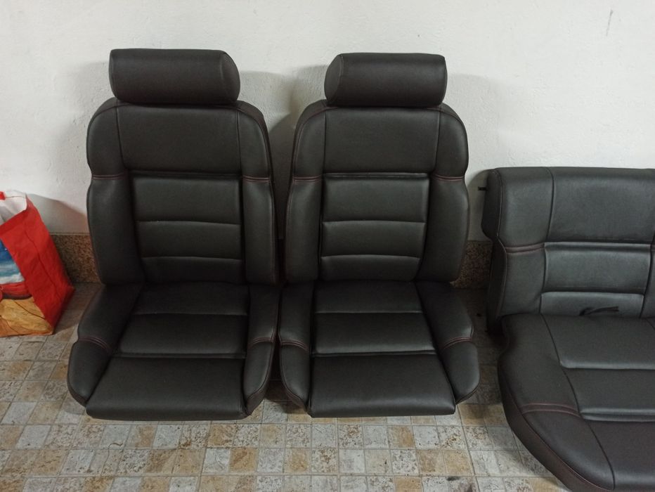 Bancos Peugeot 205 GTI em Pele Preta (Frente e Trás)