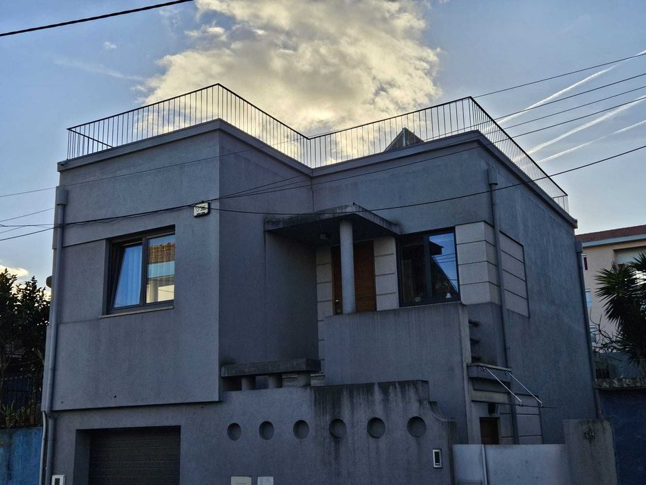 Serralharia/ serralheiro ferro e alumínio no Porto.