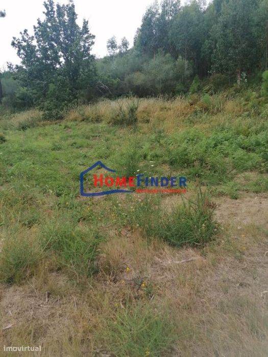 Terreno com aprox. 1.250 m2 - Monção