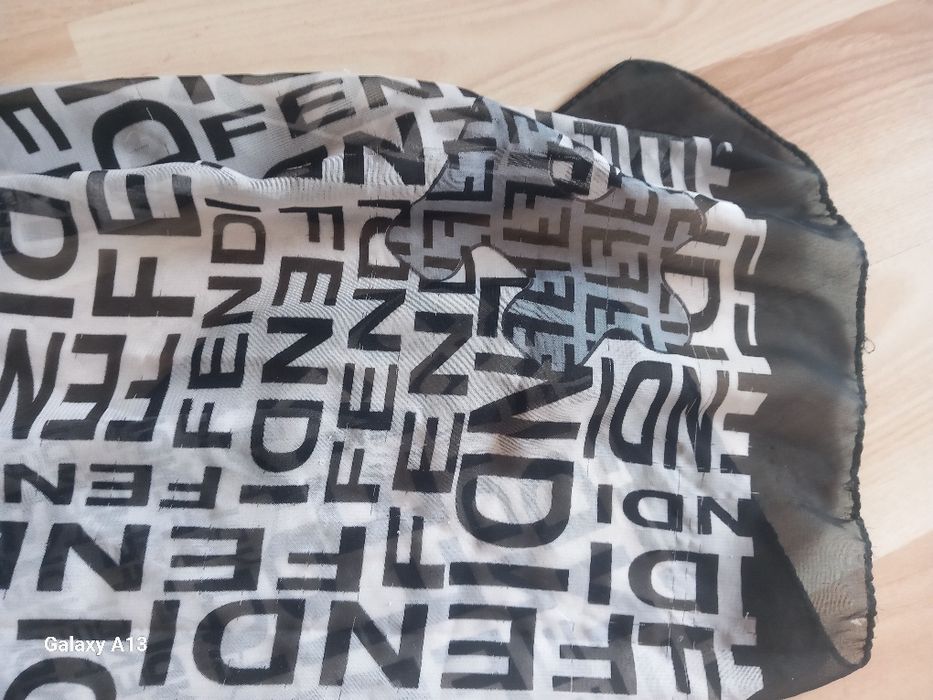 Fendi chusta damska cienka