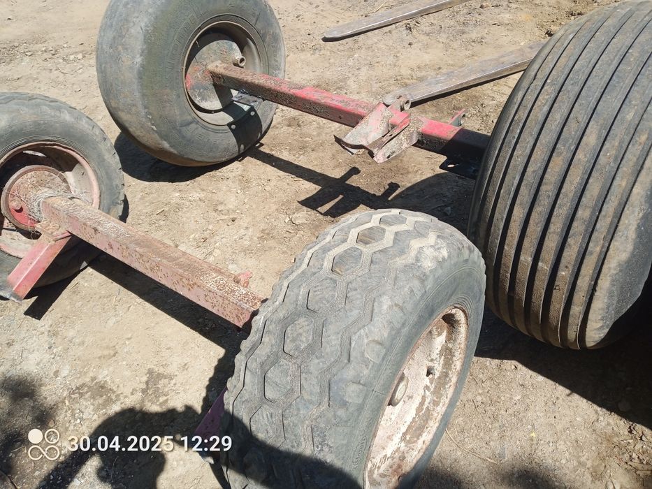 Oś z kolami pod wywrot