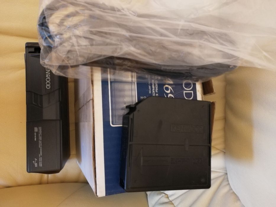 Автомагнитола Кенвуд и Ченджер на 6 дисков. Состояние новый