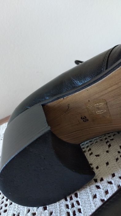 Włoskie buty damskie szpic y2k rozm 38