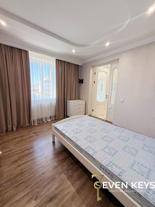 Продаж 2 поверхового будинку з гаражем і ділянкою на 10 соток, 218м²