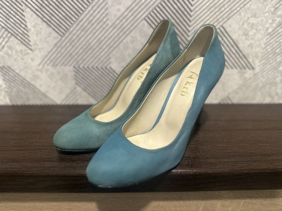 Замшеві блакитні туфлі-човники!