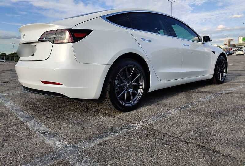 Tesla Model 3  2020