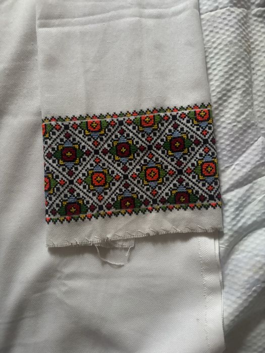 Вишиванка жіноча,1800 грн.