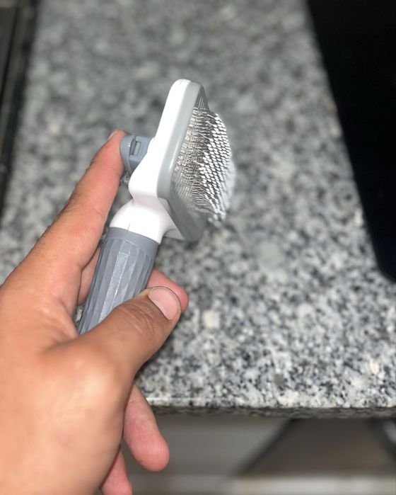 Escova para cão ( NOVA, NUNCA USADA)
