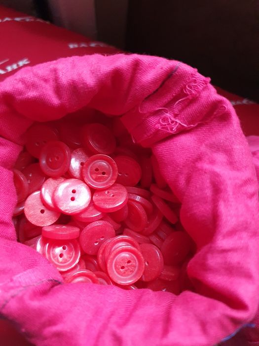 Пуговицы дешево разных размеров 100 штук-5 грв