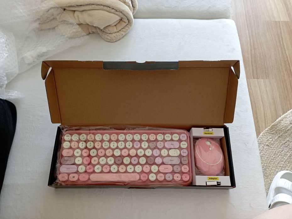 Teclado + rato sem fios (com recetor USB e adaptador)